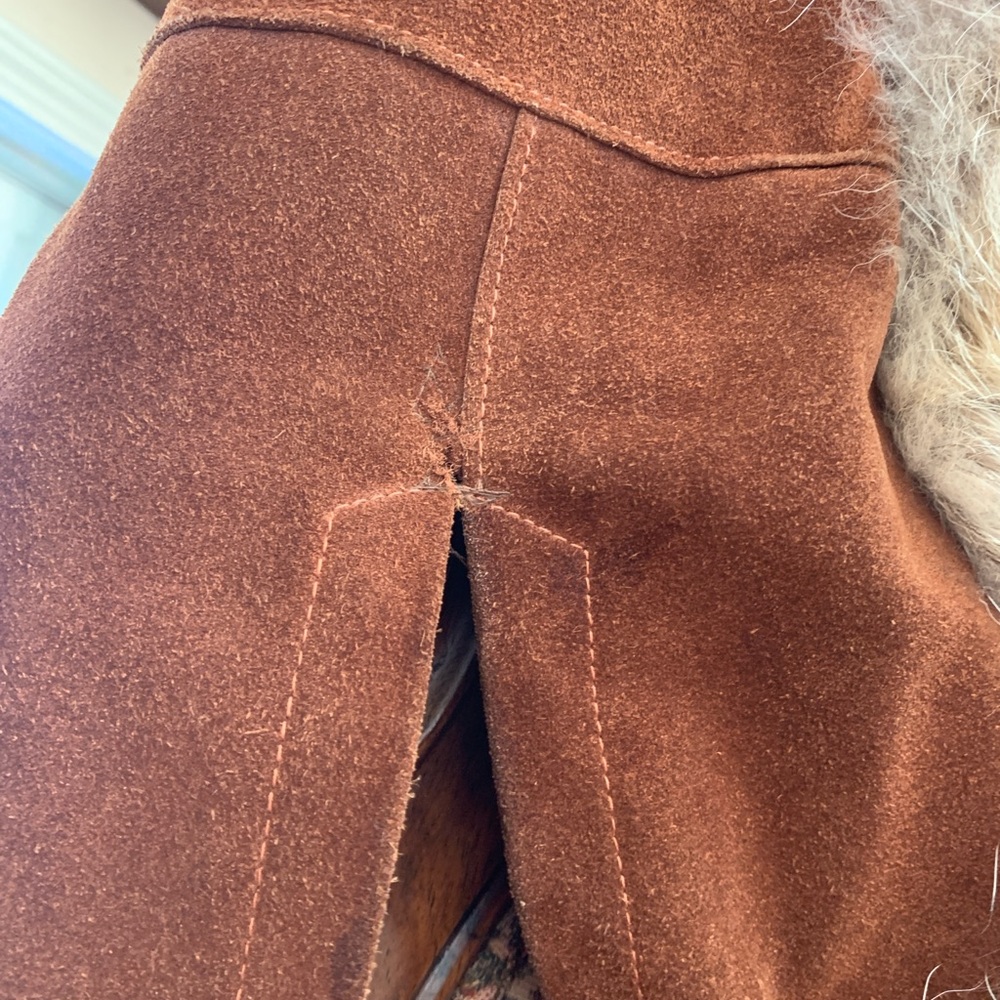 Vintage 100% Leather Chestnut Cape with Fur Trim - Picture 10 of 12